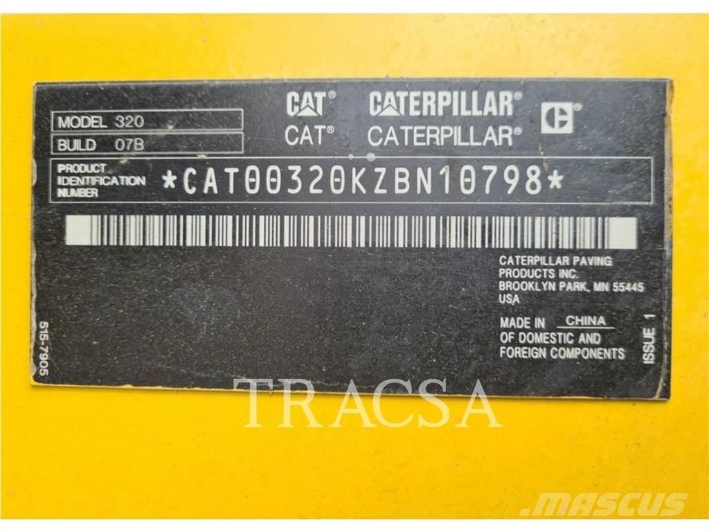 CAT 320 Rupsgraafmachines