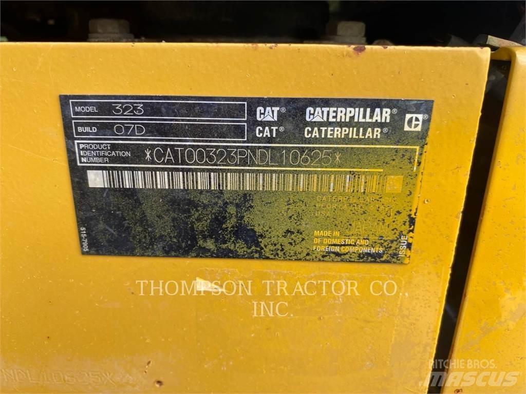 CAT 323 Rupsgraafmachines
