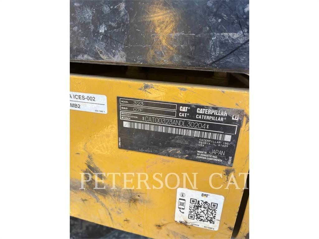 CAT 323 Rupsgraafmachines
