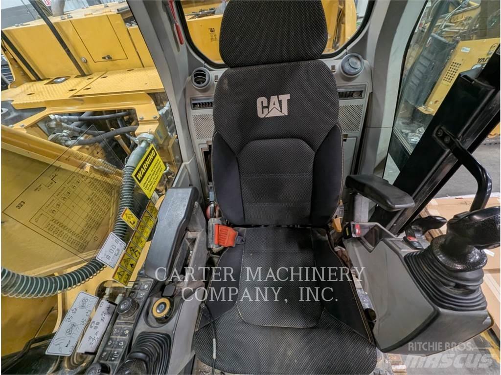 CAT 323 Rupsgraafmachines