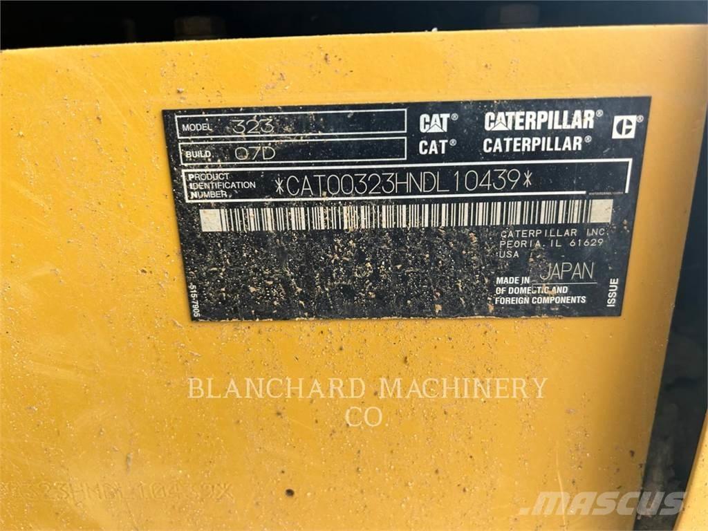 CAT 323 Rupsgraafmachines