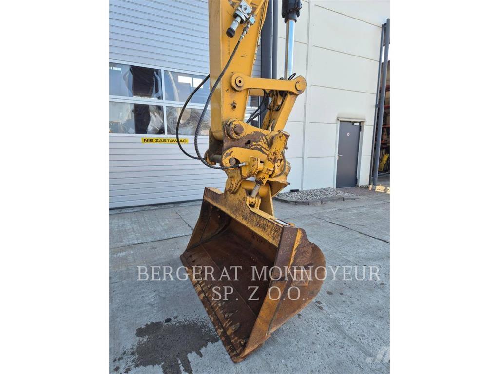 CAT 323 Rupsgraafmachines