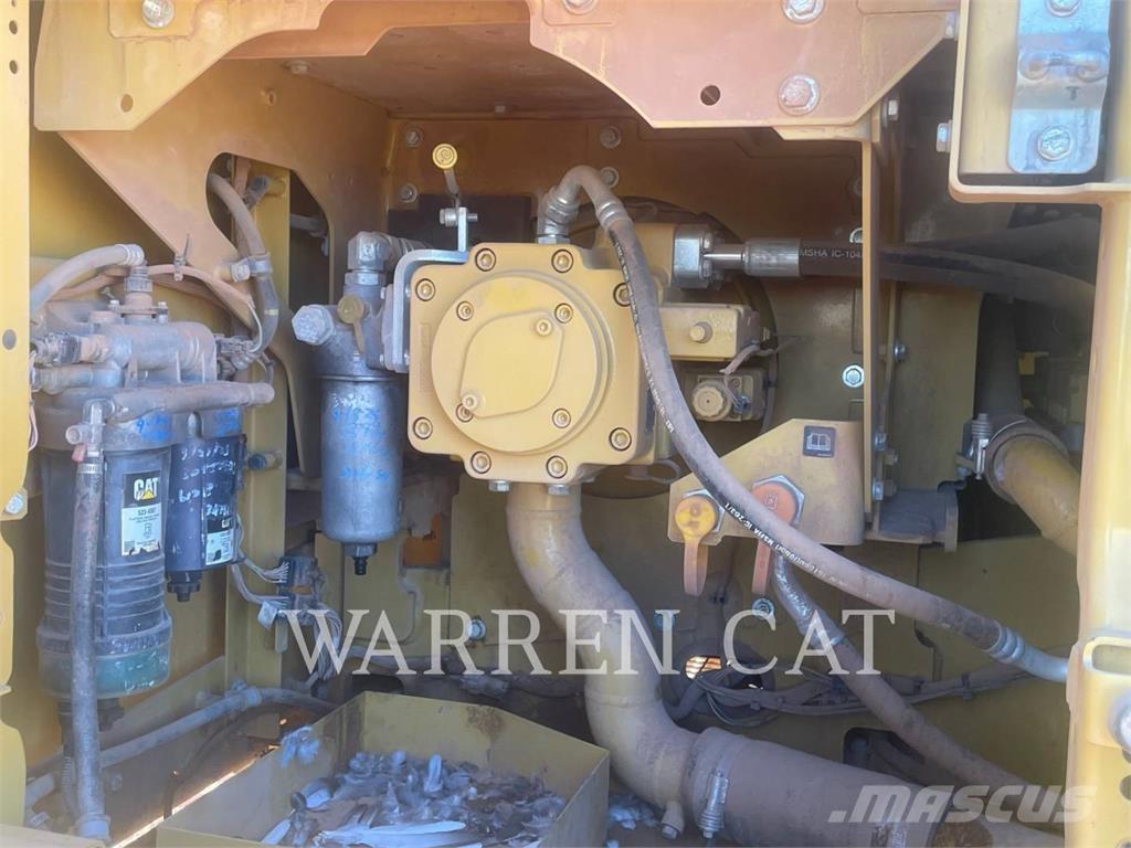 CAT 323 Rupsgraafmachines