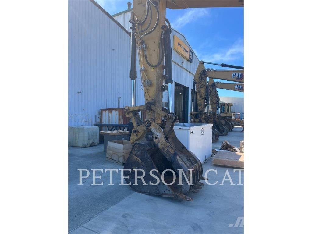 CAT 323 Rupsgraafmachines