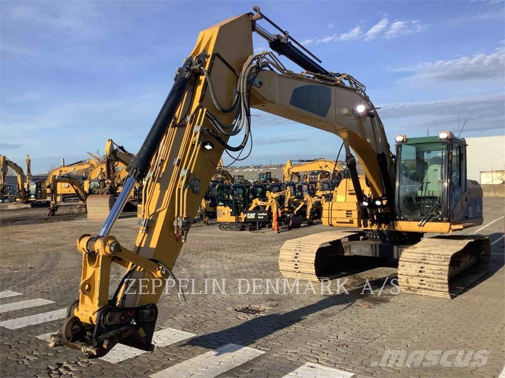 CAT 323DL Rupsgraafmachines