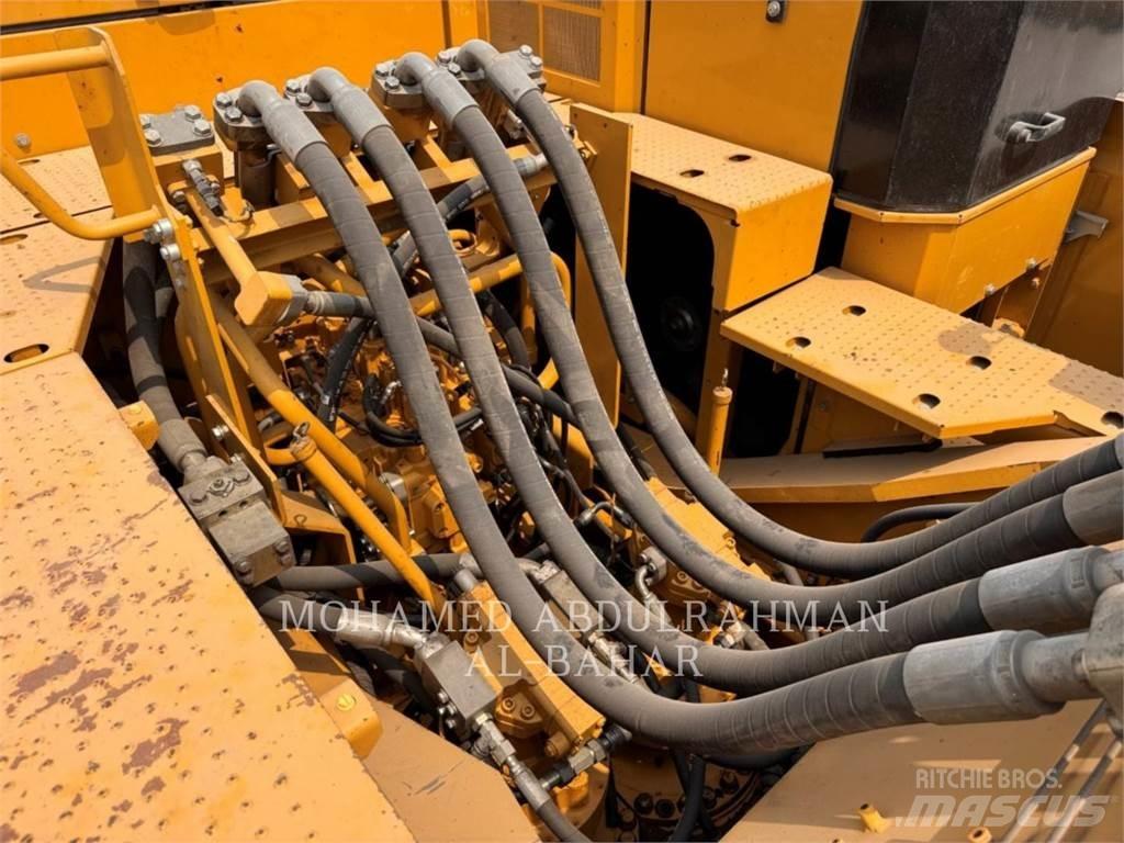 CAT 374 Rupsgraafmachines
