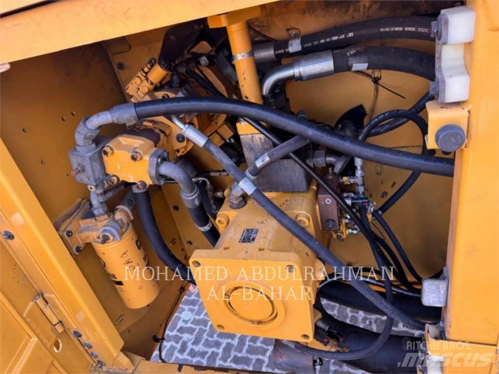 CAT 374D L Rupsgraafmachines
