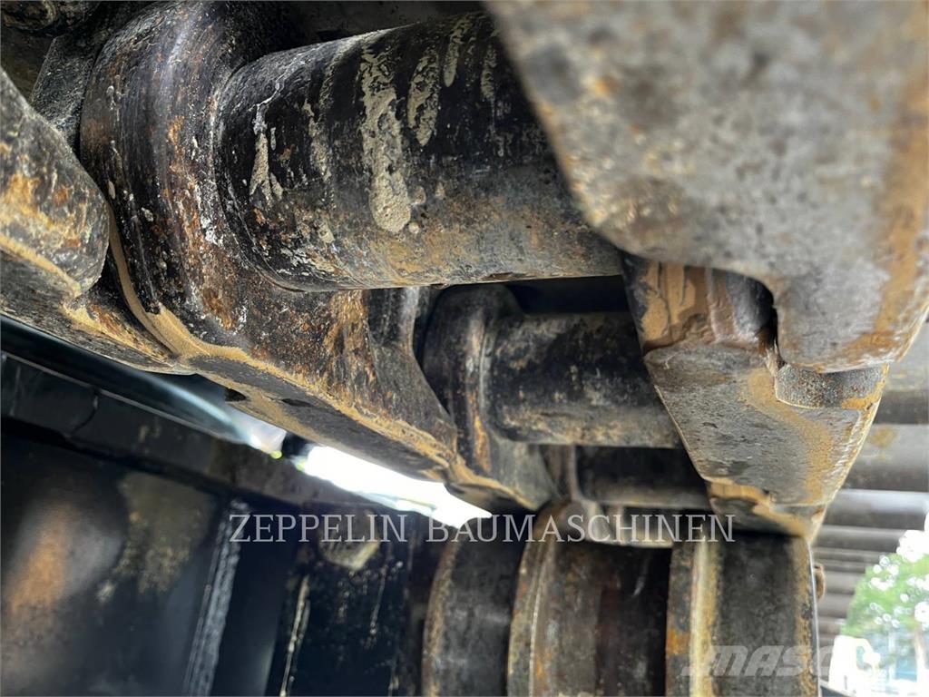 CAT 374FL Crawler excavators