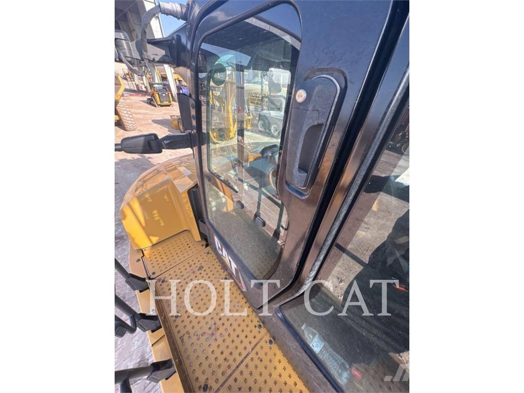 CAT 725 Knik dumptrucks