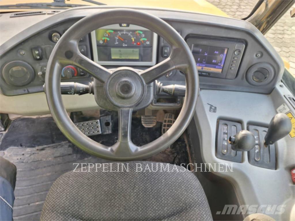 CAT 735B Knik dumptrucks