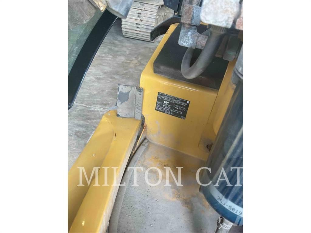 CAT 903D Wielladers