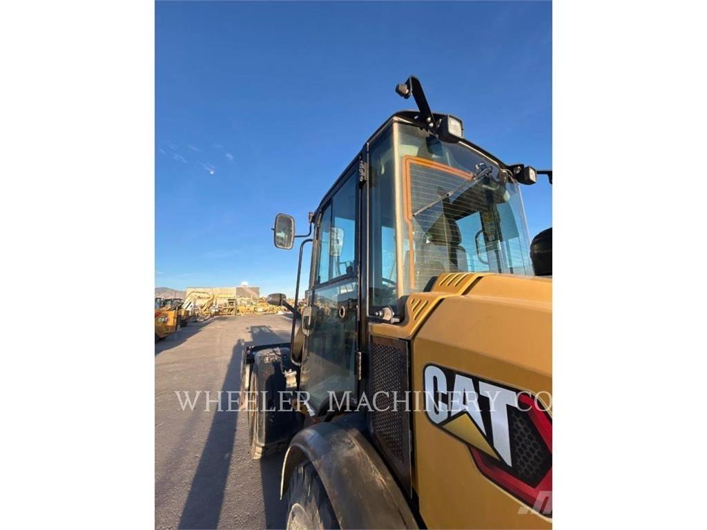 CAT 906M Wielladers