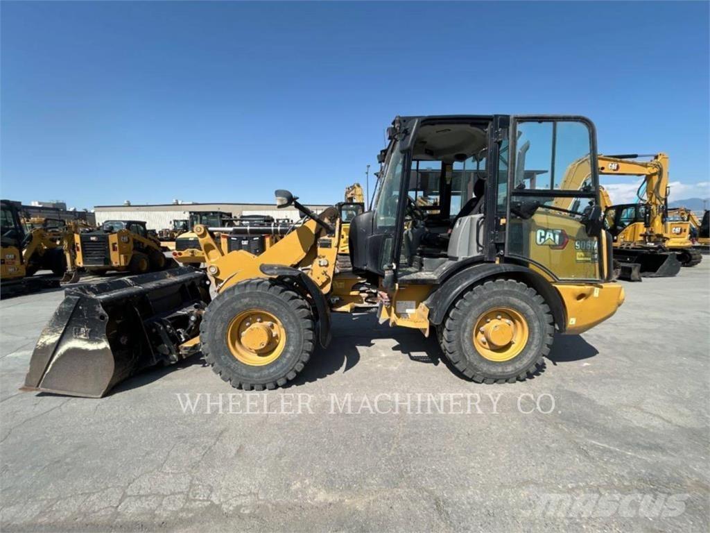 CAT 906M Wielladers
