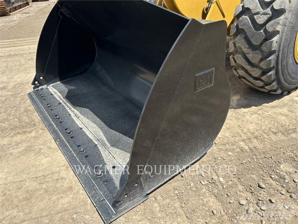 CAT 930M Wielladers
