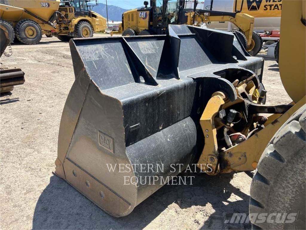 CAT 930M Wielladers