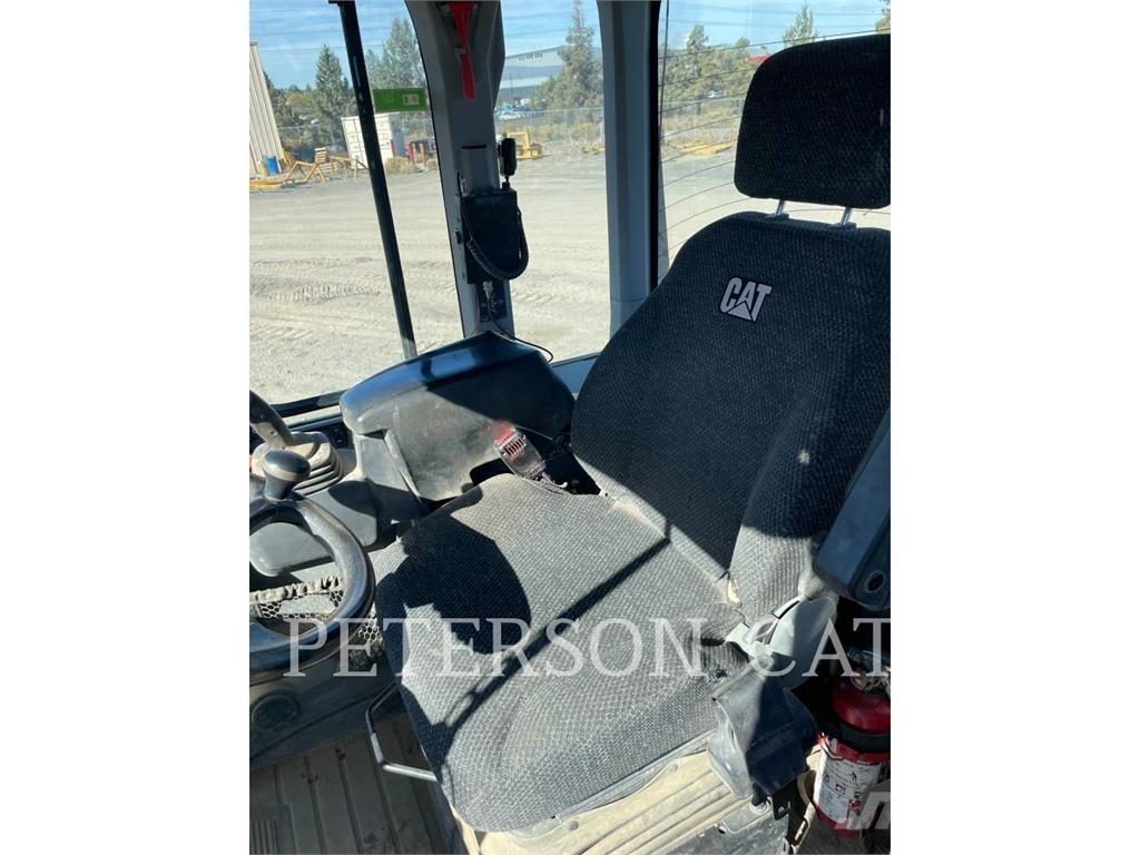 CAT 930M Wielladers
