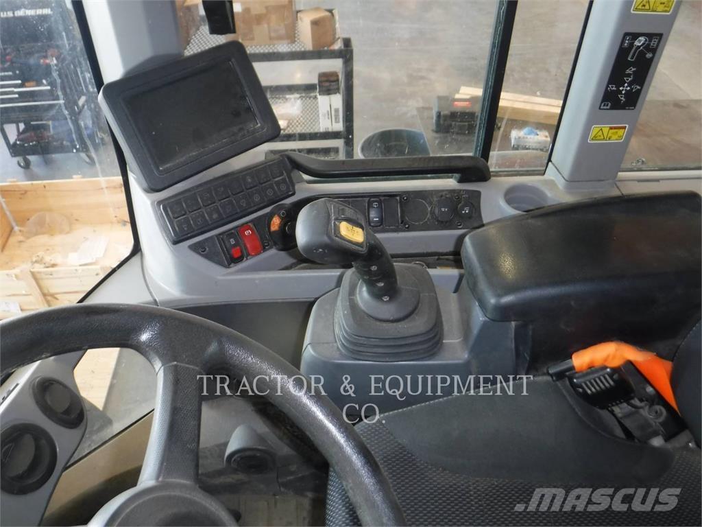 CAT 930M Wielladers