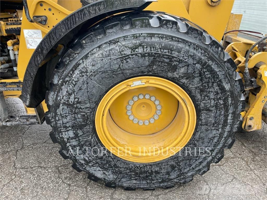 CAT 930M Wielladers