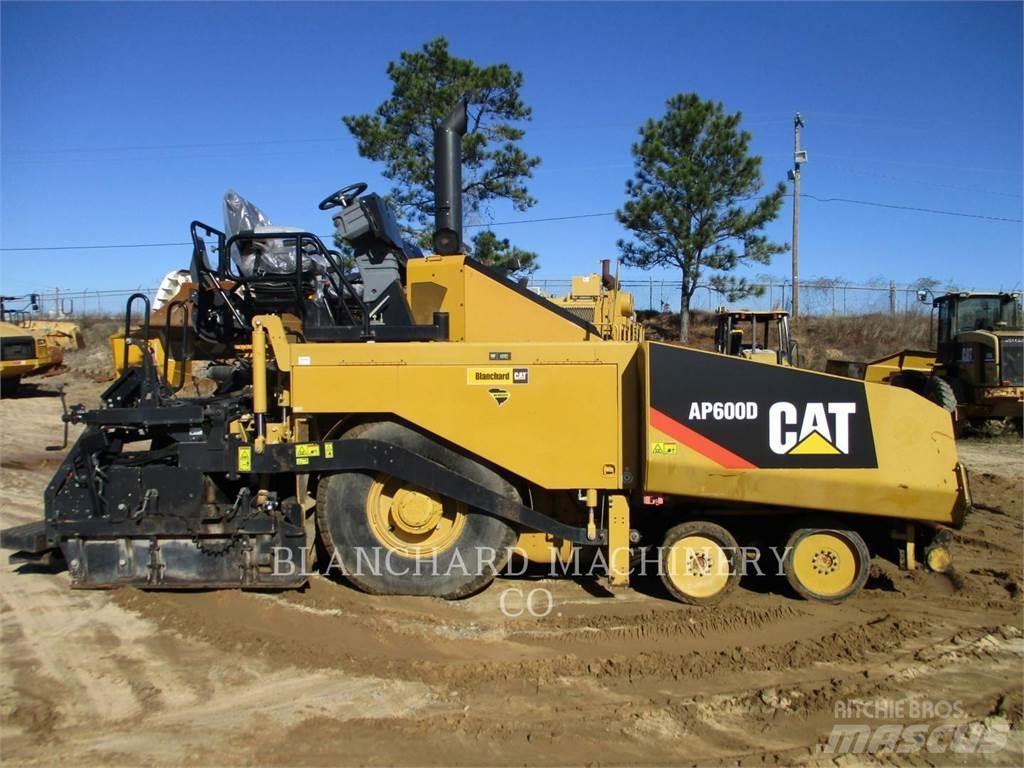 CAT AP-600D Asfaltafwerkmachines