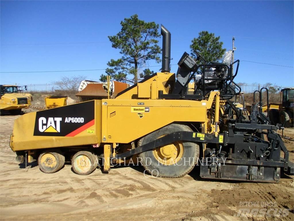 CAT AP-600D Asfaltafwerkmachines