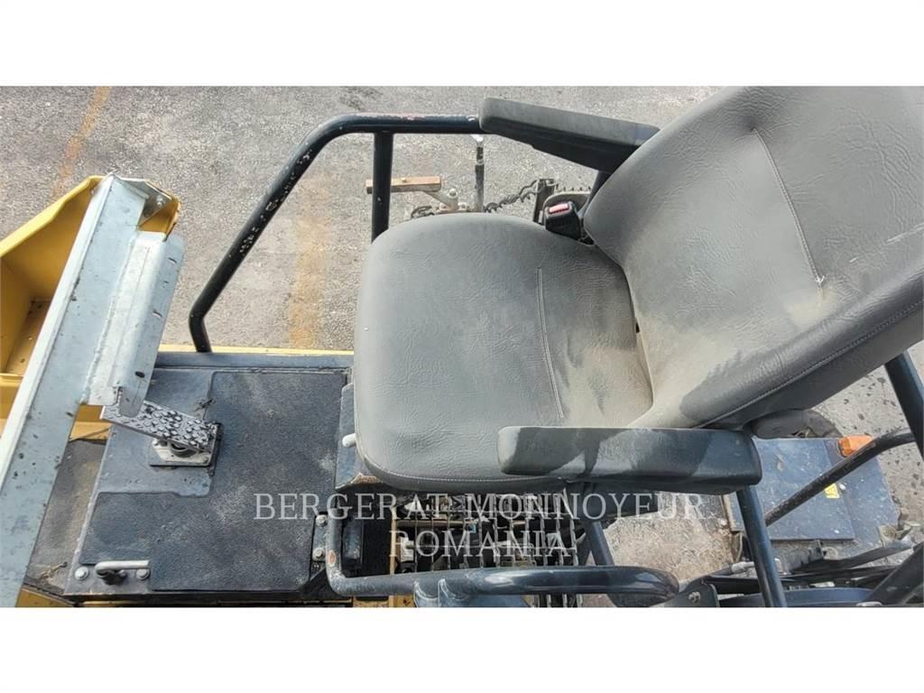 CAT AP-655D Asfaltafwerkmachines
