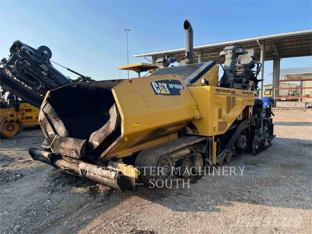 CAT AP1055F Asfaltafwerkmachines