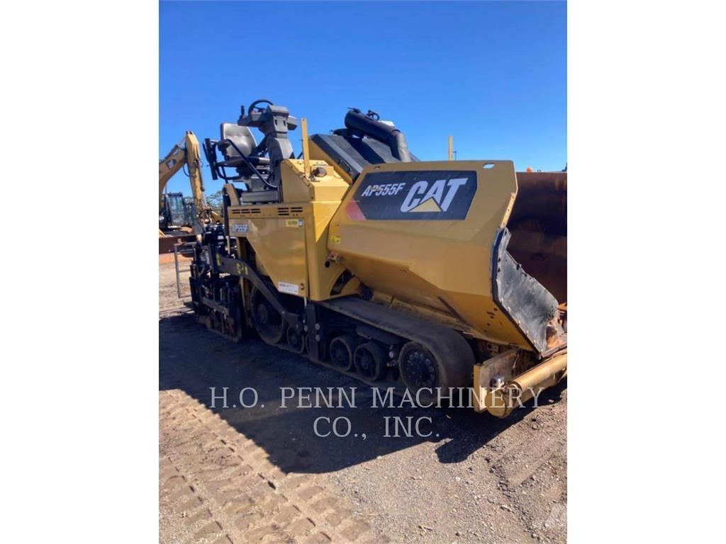 CAT AP555F Asfaltafwerkmachines