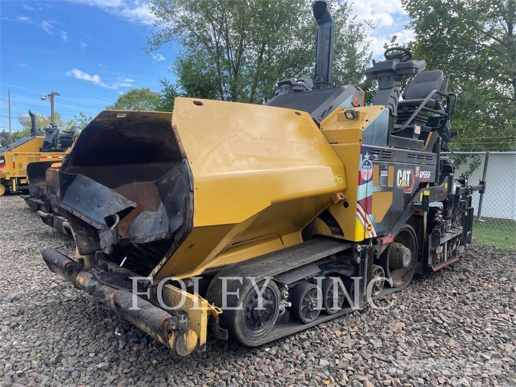 CAT AP555F Asfaltafwerkmachines
