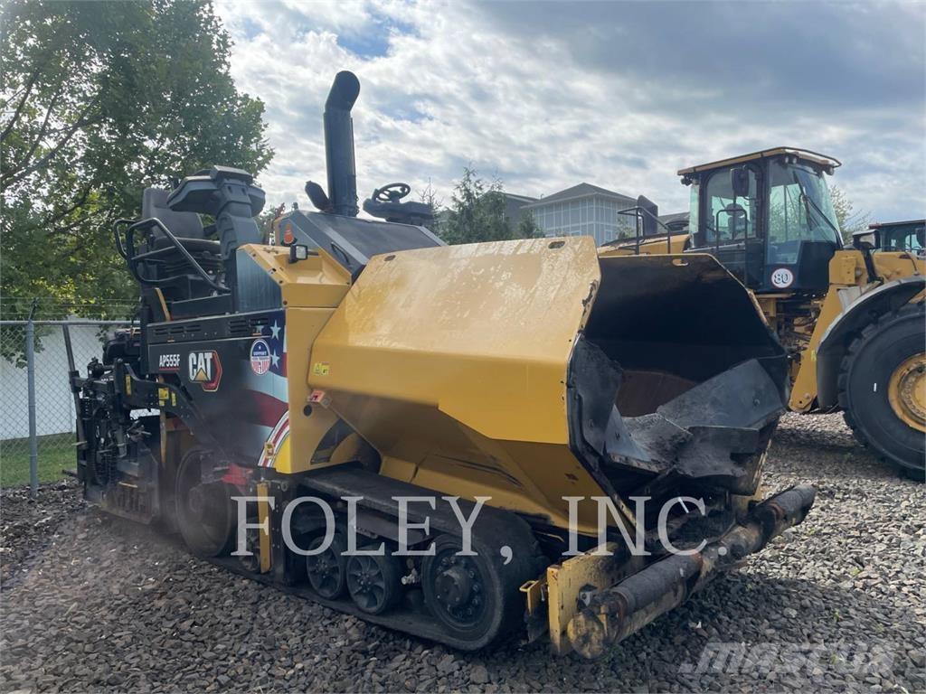 CAT AP555F Asfaltafwerkmachines