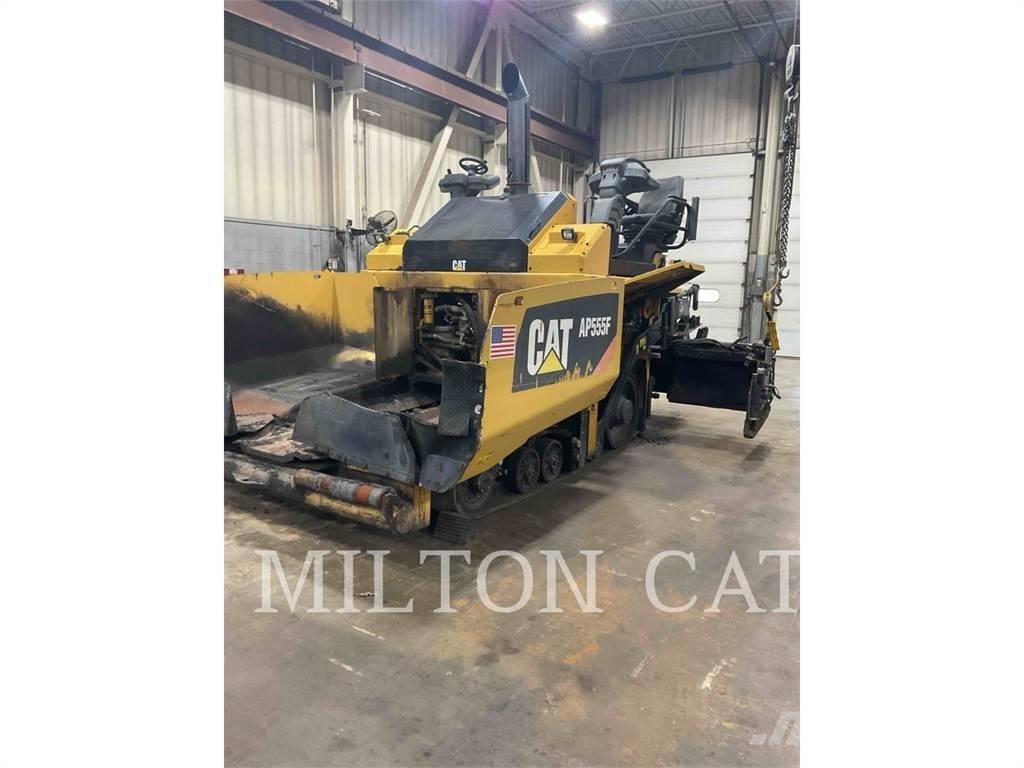 CAT AP555F Asfaltafwerkmachines