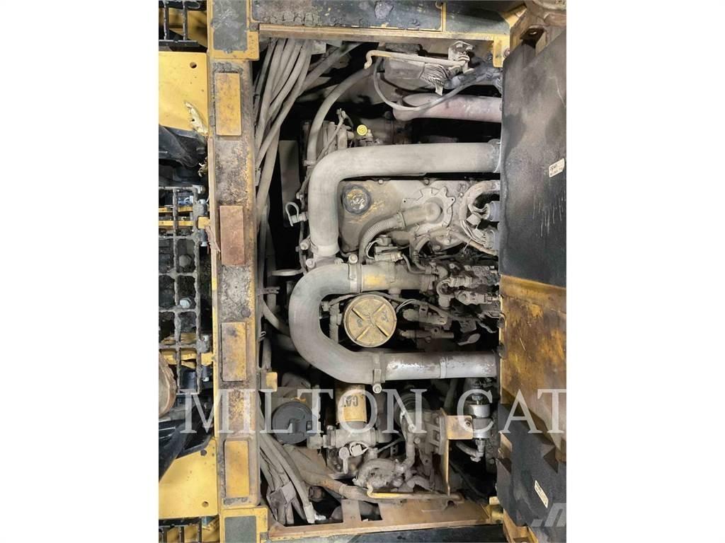 CAT AP555F Asfaltafwerkmachines