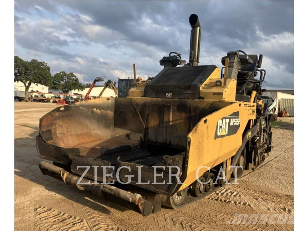CAT AP555F Asfaltafwerkmachines