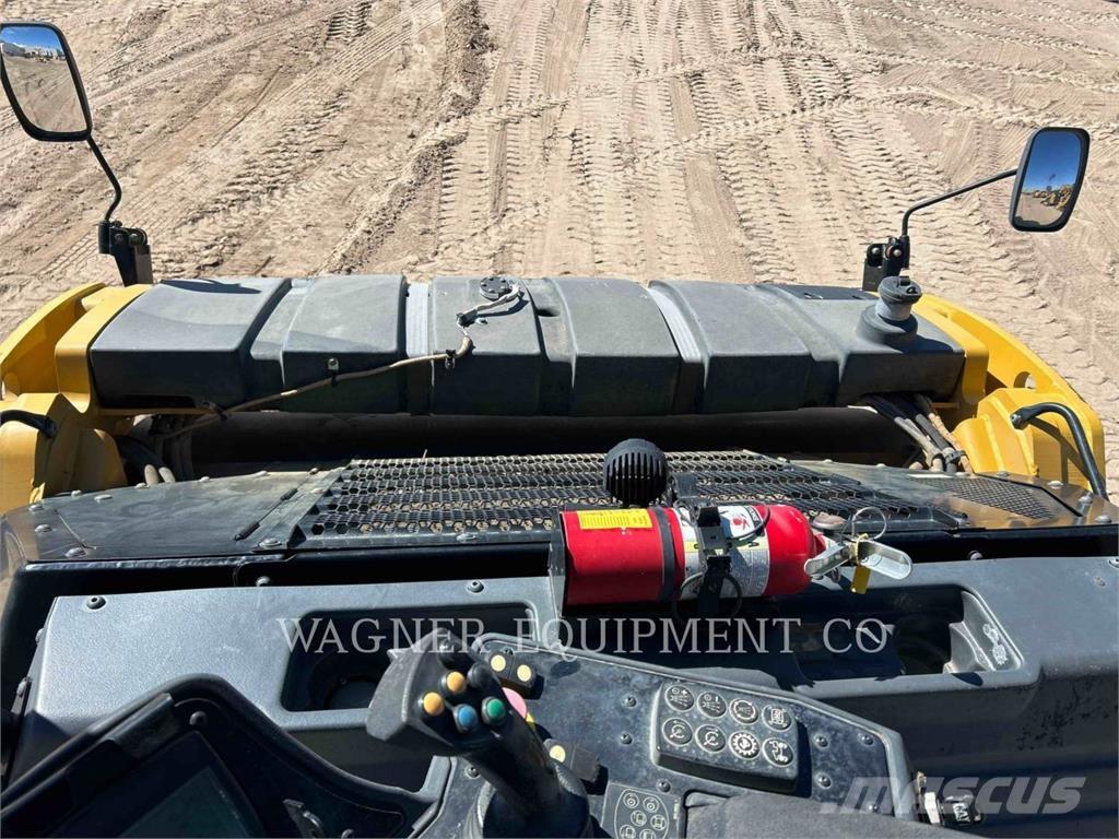 CAT CB16 Asfaltafwerkmachines