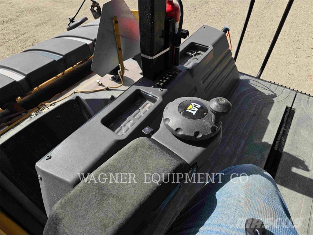 CAT CB16 Asfaltafwerkmachines