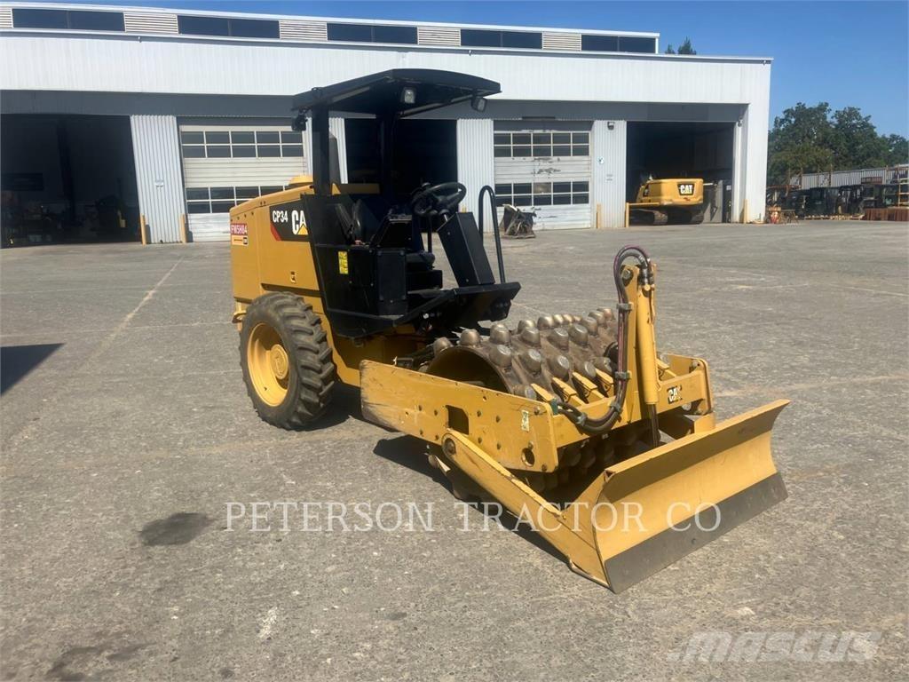 CAT CP34 Asfaltafwerkmachines