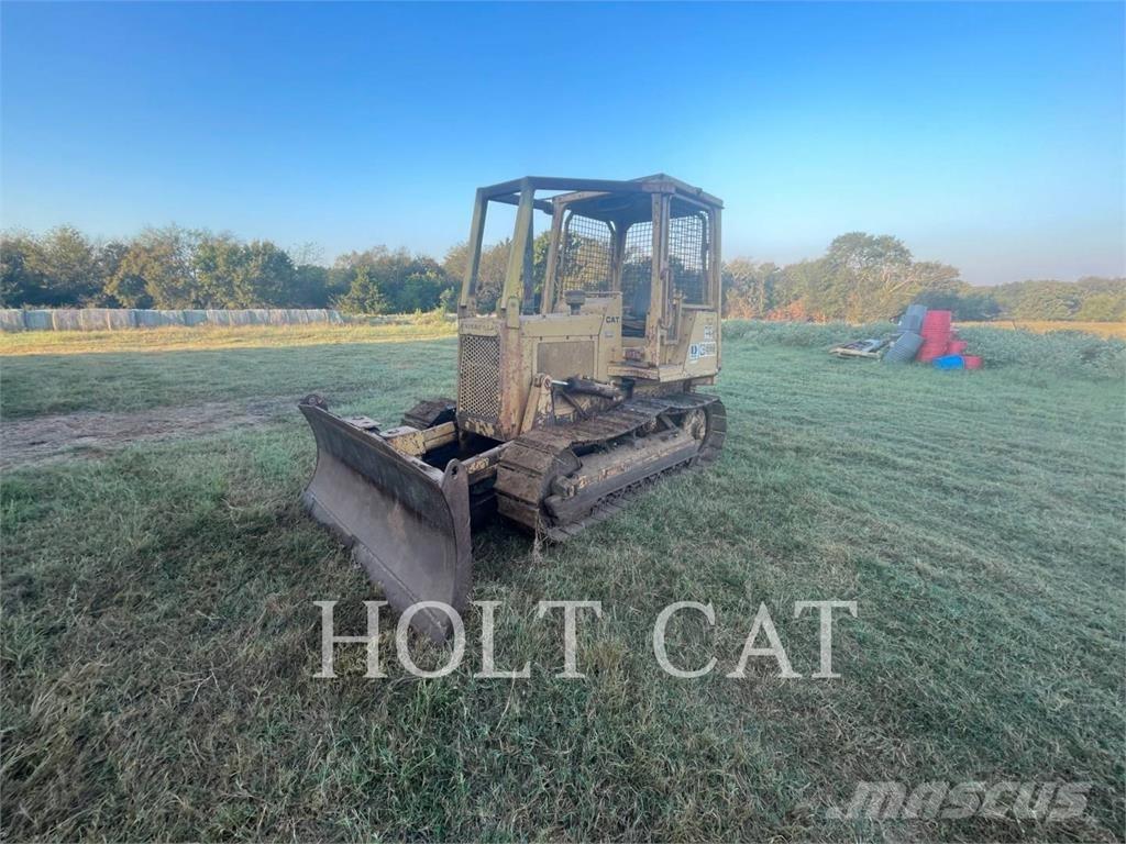 CAT D3B Rupsdozers