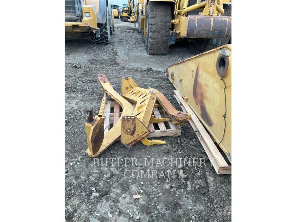 CAT FRONT SCARIFIER Wegopbrekers
