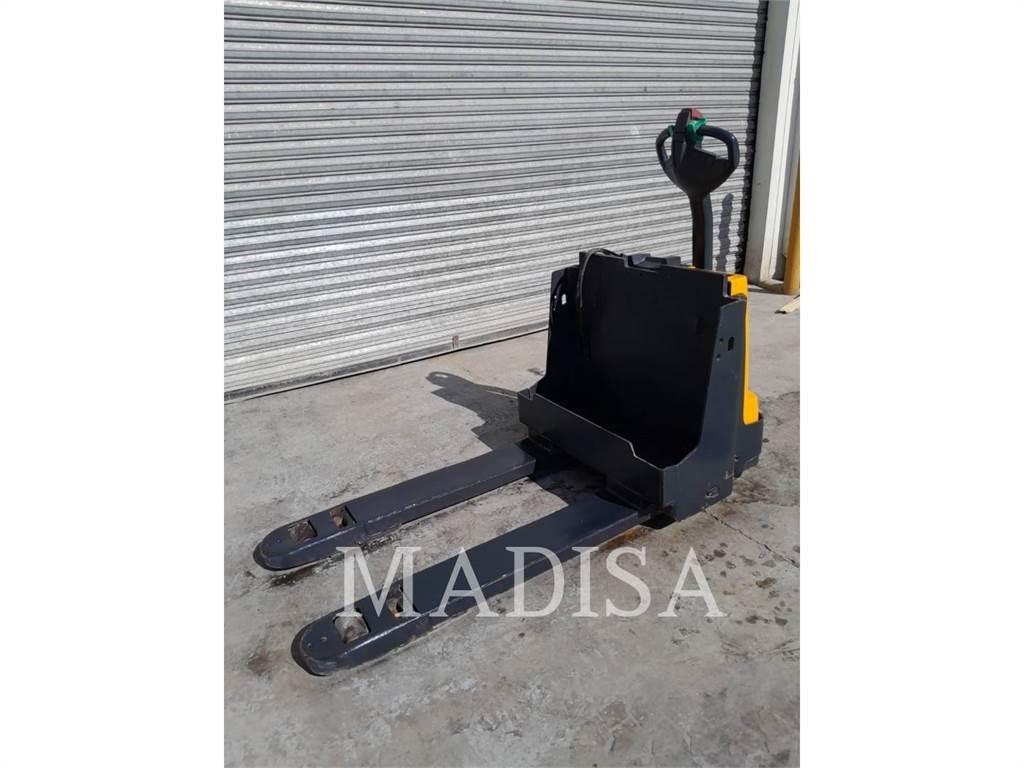 CAT LIFT TRUCKS EJE120E Golfkarren / golf carts