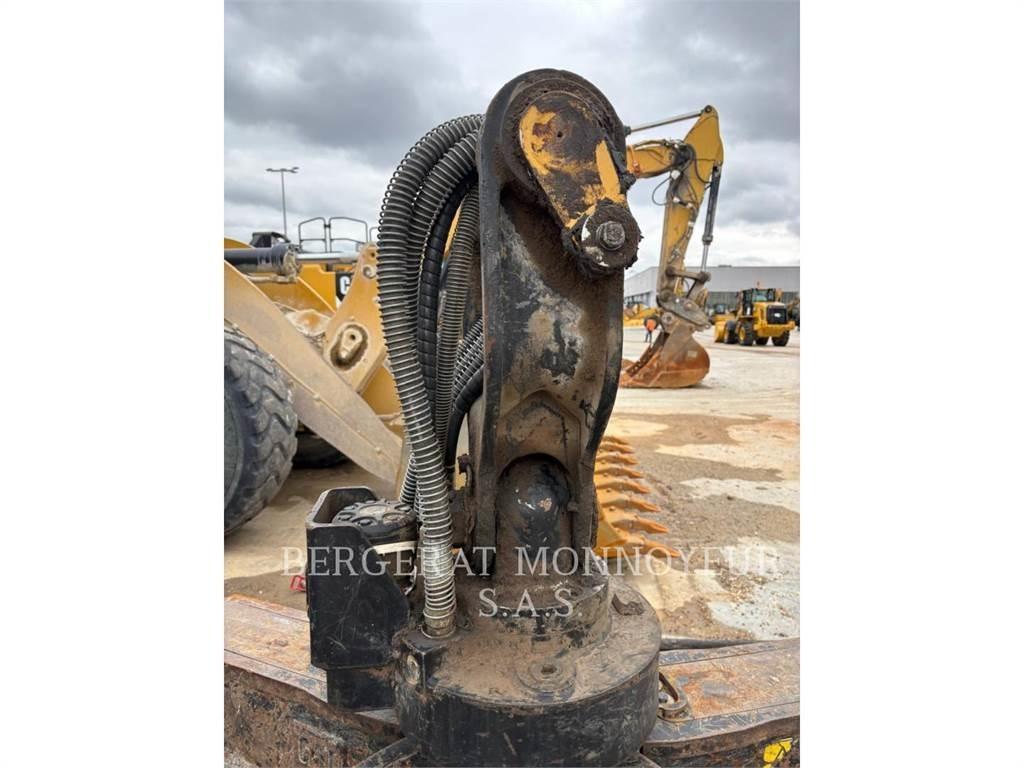 CAT MH3024-1 Wielgraafmachines
