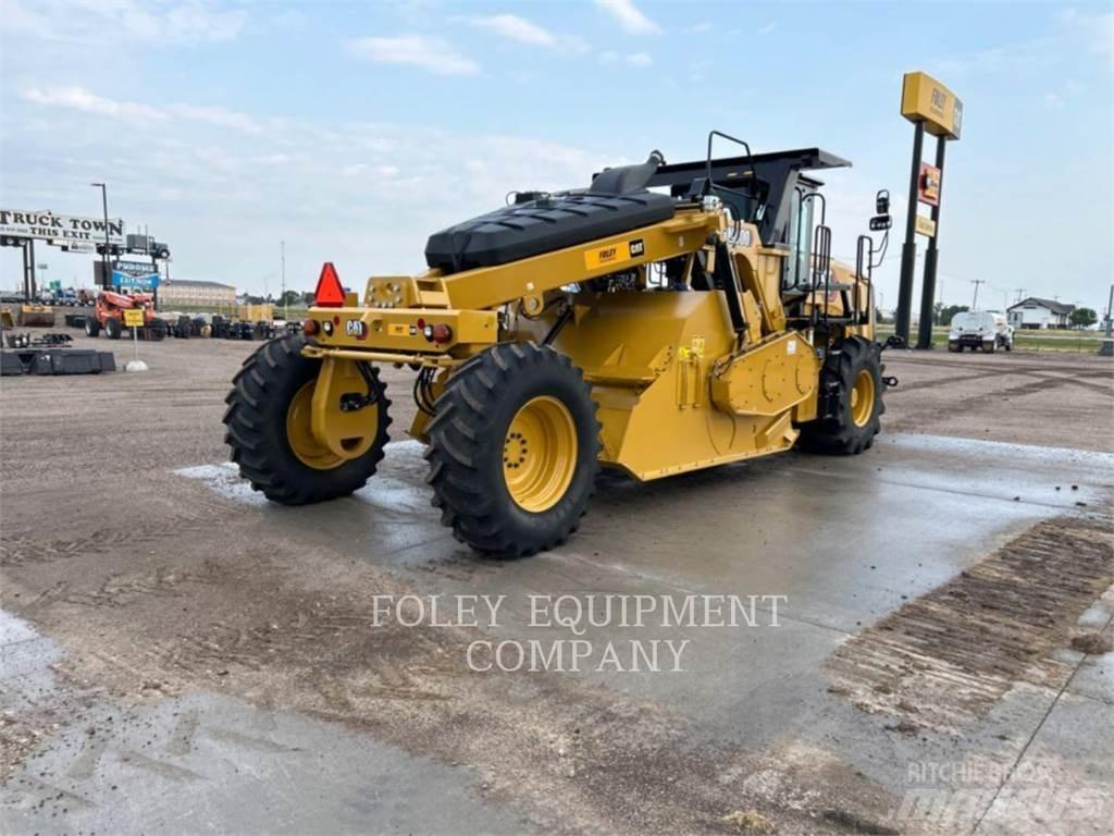CAT RM400-01 Asfaltafwerkmachines