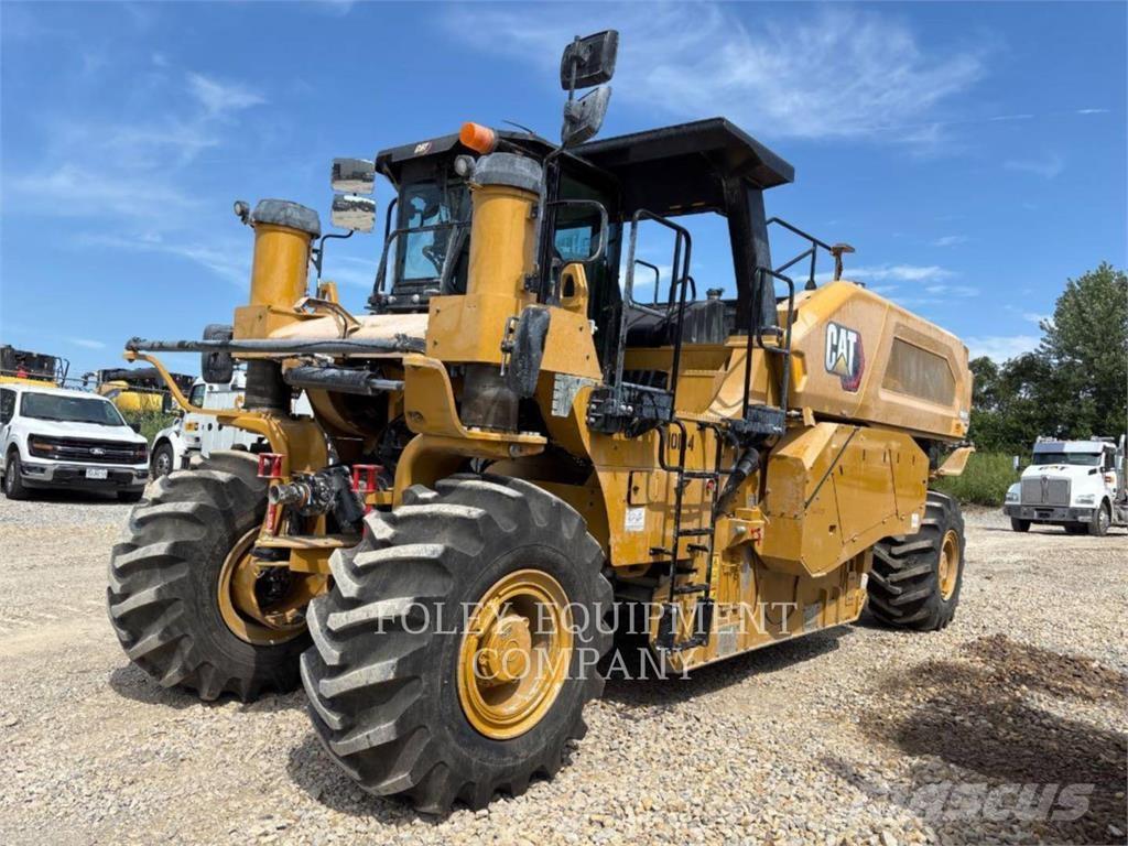 CAT RM600-01 Asfaltafwerkmachines
