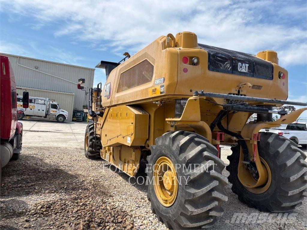CAT RM600-01 Asfaltafwerkmachines