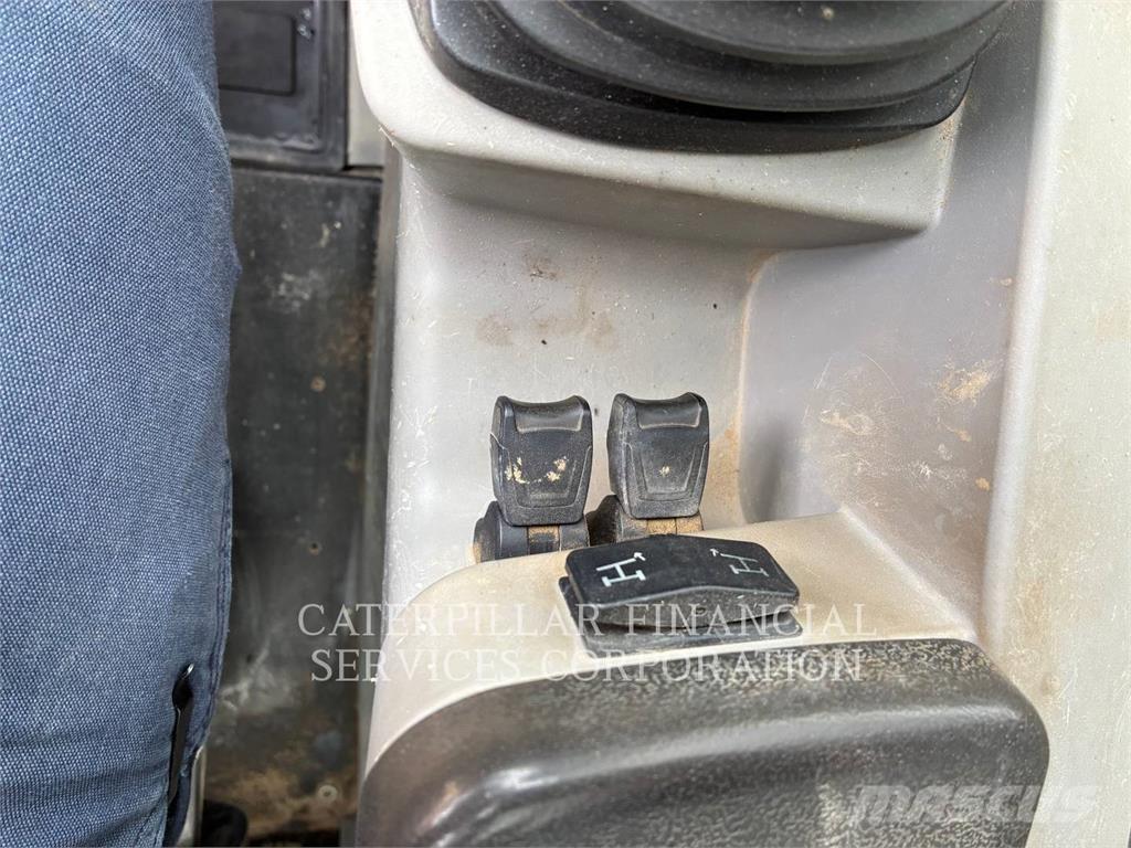 CAT TL1055D Verreikers