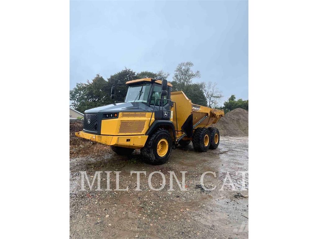 John Deere 260E Knik dumptrucks