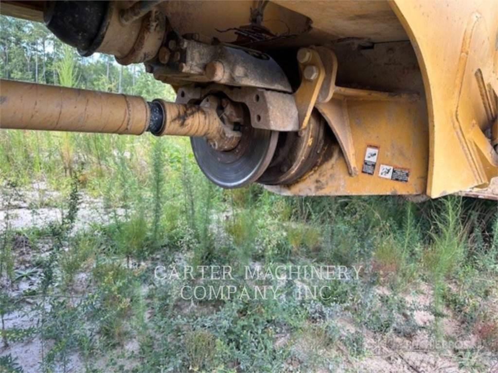 John Deere 300D Knik dumptrucks