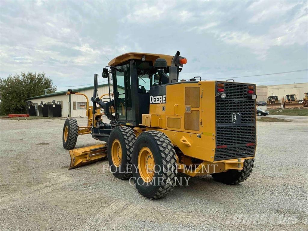 John Deere 670 Graders