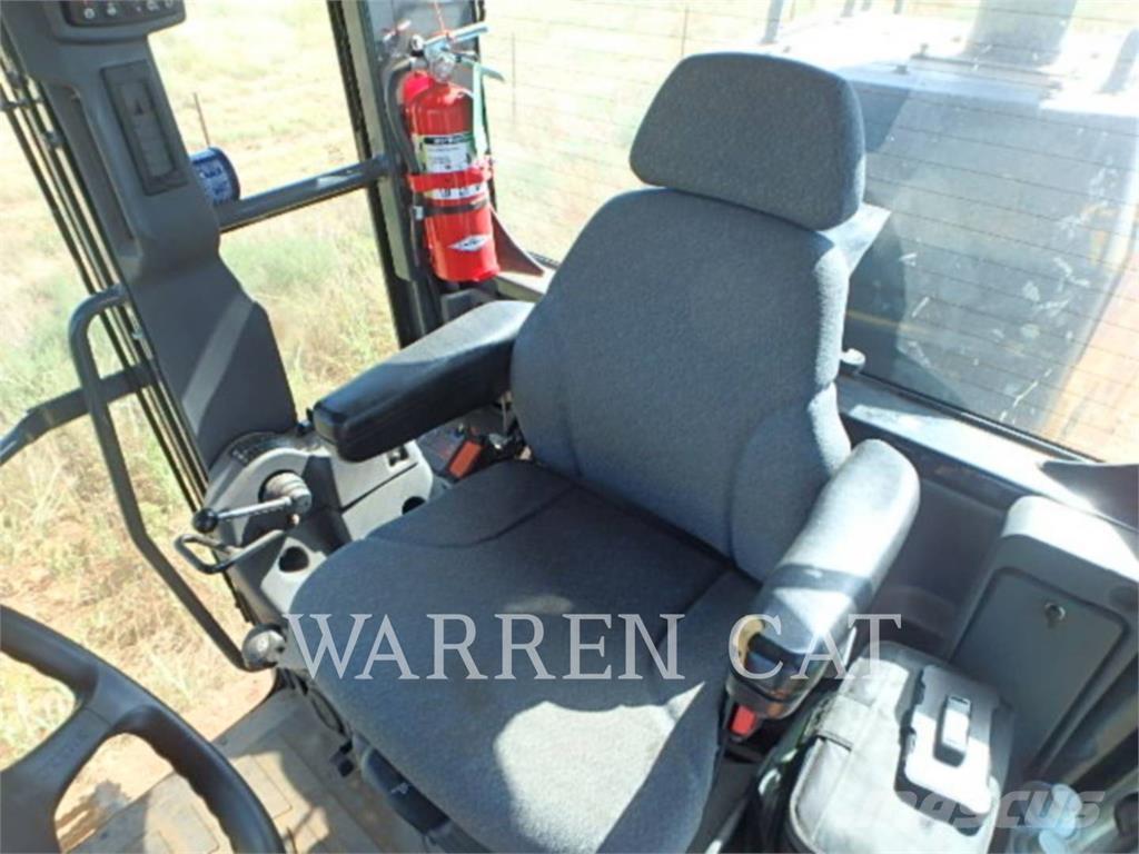 John Deere 670 Graders