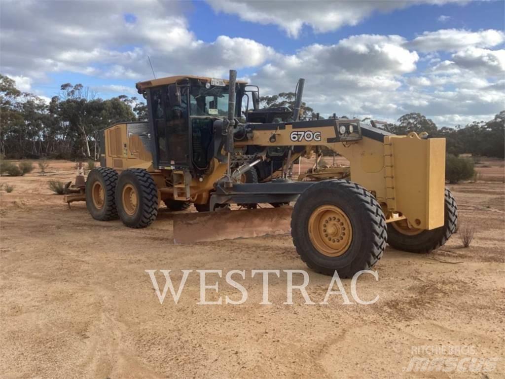 John Deere 670G Graders