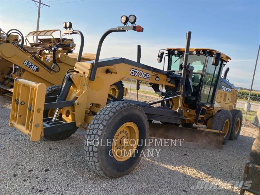 John Deere 670GP Graders