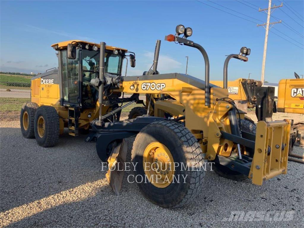 John Deere 670GP Graders